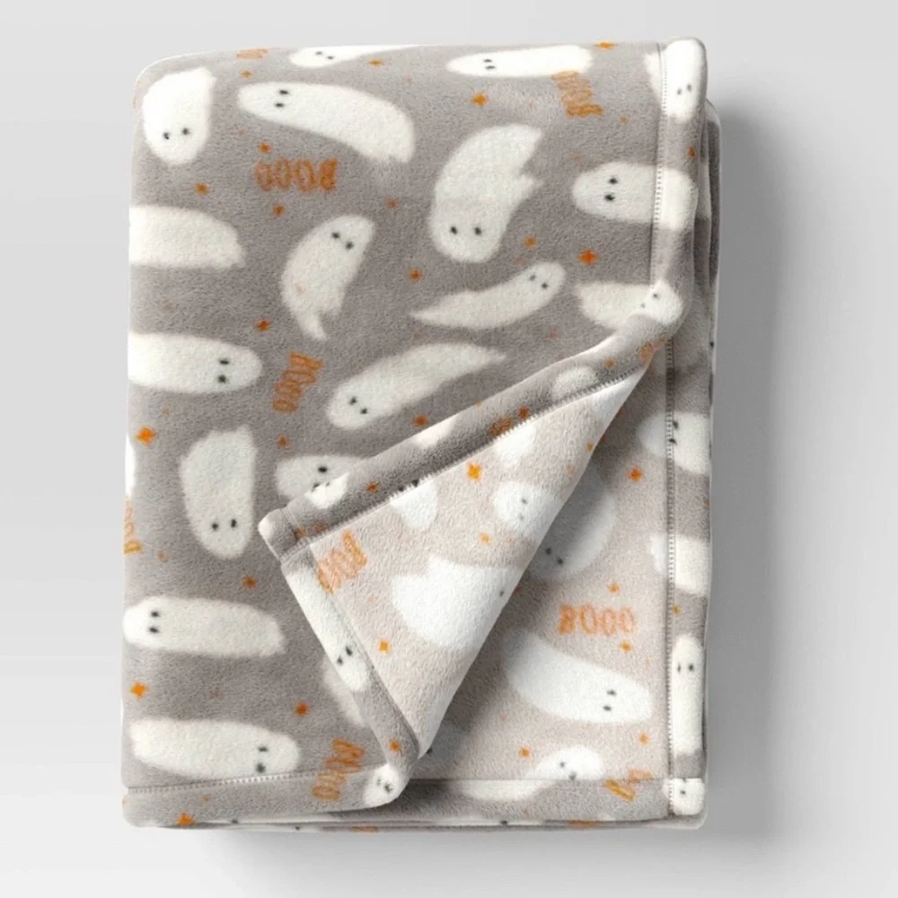 Hyde & Eek Boutique Grey with White Ghost Throw Blanket
